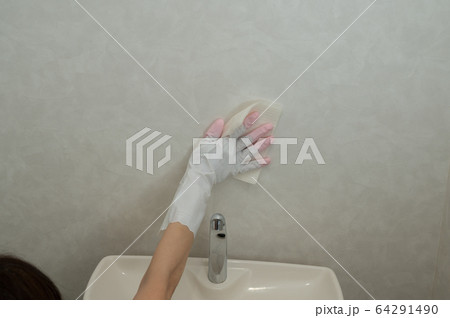 トイレの壁掃除 トイレの壁掃除 64291490