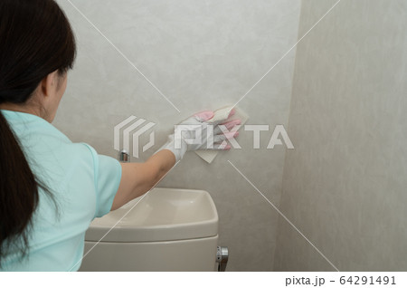 トイレの壁掃除 トイレの壁掃除 64291491