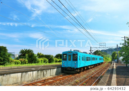 和歌山県　那智駅　青空の紀勢本線 64293432