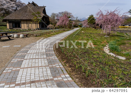 福島県二本松市 春の安達ヶ原ふるさと村 絹の家 福島県二本松市 春の安達ヶ原ふるさと村 絹の家 64297091