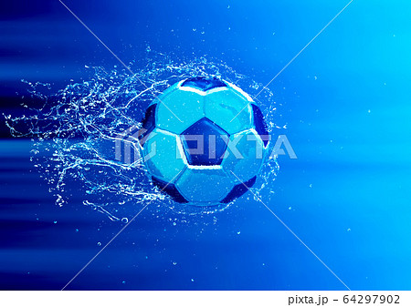 しぶきを上げるサッカーボールのイラスト素材