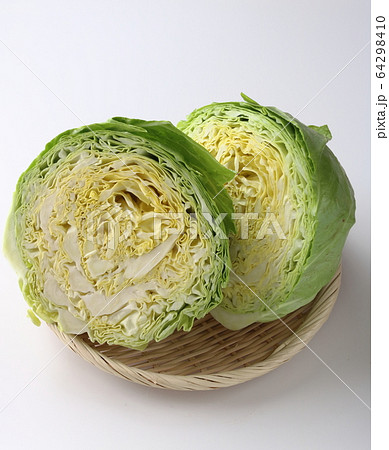 半切りの春キャベツ 64298410