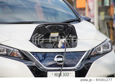 電気自動車　ゼロエミッション　リチウムイオンバッテリー　EV　充電　エコカー　プラグイン　自家用車 64301277