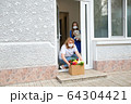 Quarantine or self isolated family receiving food to door 64304421
