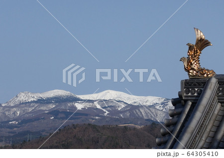 残雪の蔵王連峰 64305410