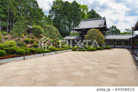 京都 東福寺開山堂の庭園風景 64306623