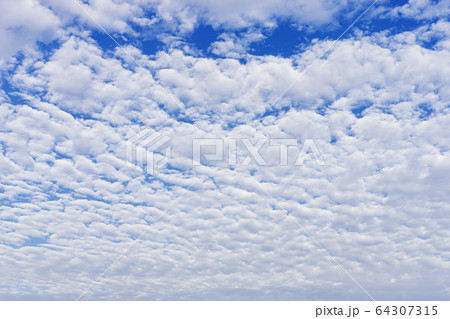 Cloudscape with altocumulus clouds, Altocumulus 64307315