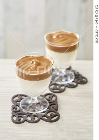 ダルゴナコーヒー/タルゴナコーヒー　Dalgona Coffee 64307581