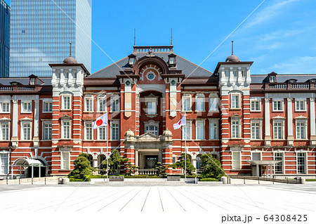 ほぼ無人の東京駅 64308425