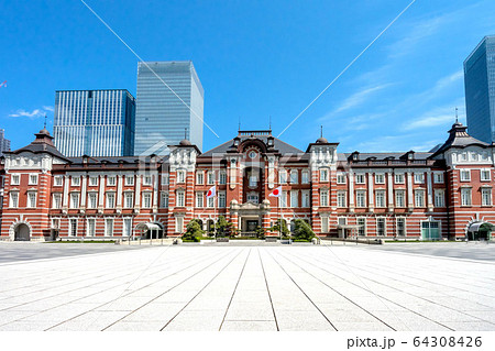 ほぼ無人の東京駅 64308426