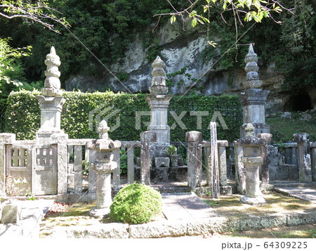 勝浦市の覚翁寺にある植村家宝篋印塔 64309225