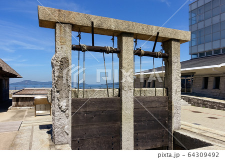 水門 宇多津町の復元塩田 入浜式塩田 塩づくり 水門 宇多津町の復元塩田 入浜式塩田 塩づくり 64309492