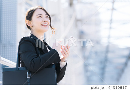 新社会人の女性 新社会人の女性 64310617