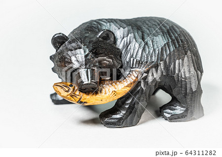 木彫りの熊 クローズアップ 木彫りの熊 クローズアップ 64311282