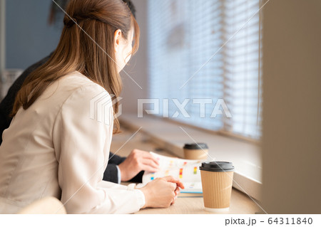 男女 ライフスタイル カフェ 男女 ライフスタイル カフェ 64311840