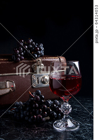 Glass of red wine on dark marble background. 64314053