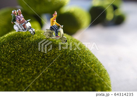 Group of traveler miniature people figures ride 64314235