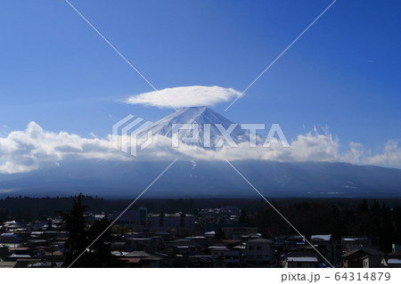 富士山　富士山駅展望デッキからの眺め 64314879