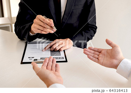 Business people hold a job profile and talk to job Business people hold a job profile and talk to job 64316413