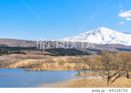 残雪の鳥海山 64316754