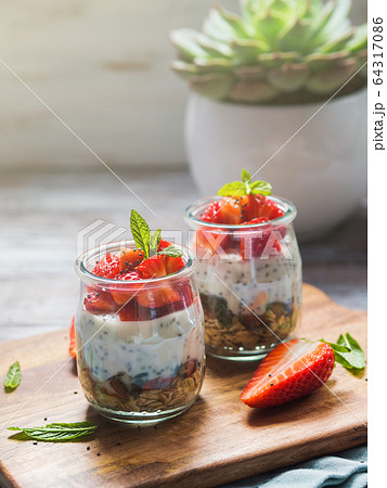 Yogurt granola parfait with strawberries Yogurt granola parfait with strawberries 64317086