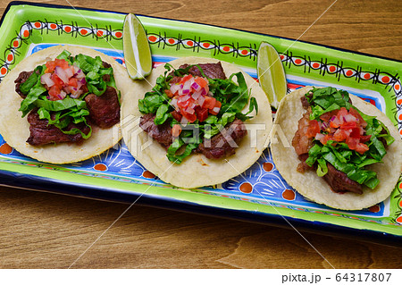 タコス（メキシコ料理） 64317807