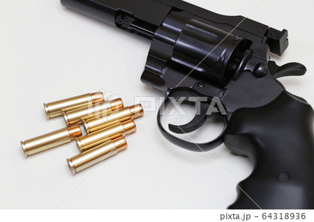 拳銃 イメージ 白バック 拳銃 イメージ 白バック 64318936