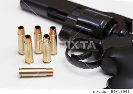拳銃 イメージ 白バック 拳銃 イメージ 白バック 64318941