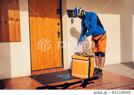 Contacless delivery service during quarantine. Man delivers food and shopping bags during isolation Contacless delivery service during quarantine. Man delivers food and shopping bags during isolation 64319046