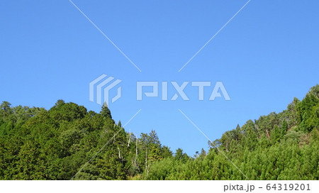 山之端・青空・快晴・山林・峠イメージ・登山イメージ・山・新緑・緑・自然・気持ち良い・マイナスイオン 山之端・青空・快晴・山林・峠イメージ・登山イメージ・山・新緑・緑・自然・気持ち良い・マイナスイオン 64319201