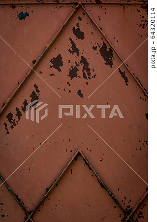 Old red metal plate 64320114