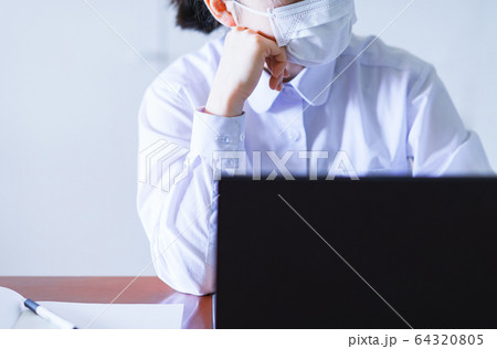 ノート ペン 考える メモ 検討 体調不良 自宅待機 テレワーク リモートワーク 日本人 ビジネス ノート ペン 考える メモ 検討 体調不良 自宅待機 テレワーク リモートワーク 日本人 ビジネス 64320805