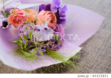 紫とピンクのブーケの写真素材 紫とピンクのブーケの写真素材