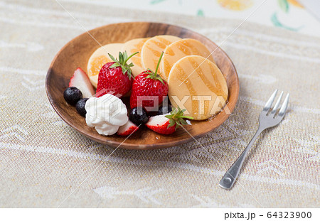 パンケーキ　いちご 64323900