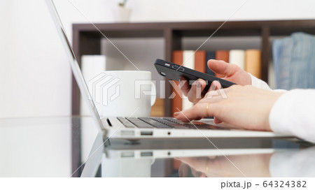 在宅勤務　イメージ　パーツ 64324382