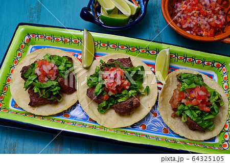 タコス（メキシコ料理） 64325105