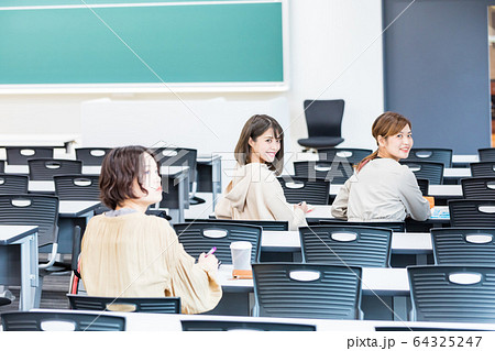 学生 階段教室 授業　撮影協力「近畿大学」 64325247