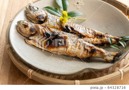 アマゴの塩焼き 64328716