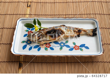 アマゴの塩焼き 64328717