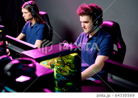E-sport gamers E-sport gamers 64330569