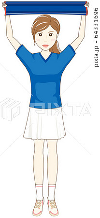 タオルマフラーを掲げる女性 タオルマフラーを掲げる女性 64331696