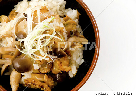 ベビーホタテとしめじの混ぜご飯 64333218