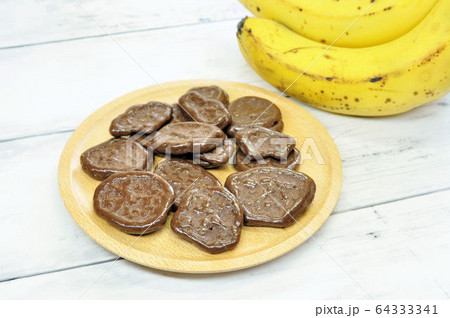 チョコ掛けバナナチップス 64333341