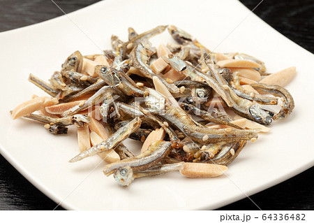 アーモンドフィッシュ 64336482