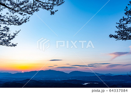春の吉野山と桜 春の吉野山と桜 64337084