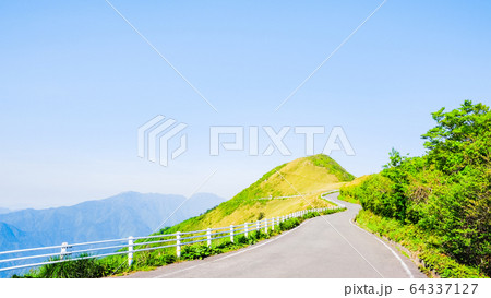 瓶ヶ森林道 64337127