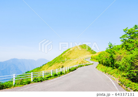 瓶ヶ森林道 64337131