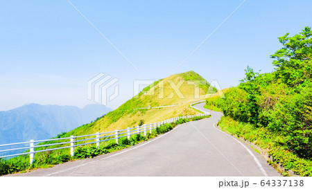 瓶ヶ森林道 64337138