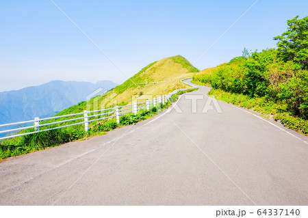 瓶ヶ森林道 64337140