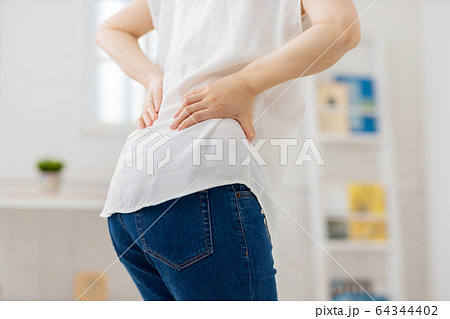 妊婦　腰痛　 64344402